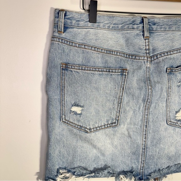 Free People We The Free Jean Skirt Relaxed Destroyed Light Denim Cotton Size 30 - Picture 9 of 16